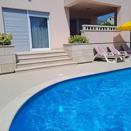 Giulietta Villa